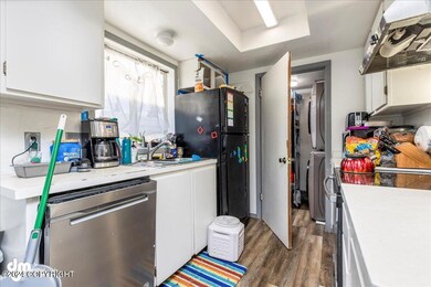 06-Unit 1 Kitchen-DW-7569