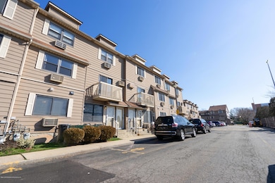 116A Lamped Loop unit 78, Staten Island, NY 10314 - photo 2