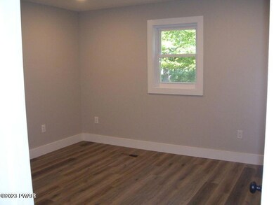 108 Snowball Ln unit D, Tafton, PA 18464 - photo 3