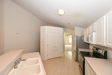 10258 W Deerwood Ln unit 32, Franklin, WI 53132 - photo 7