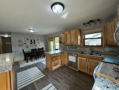 338 N 2nd St, La Crescent, MN 55947 - photo 2