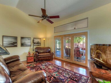 004_Living Room