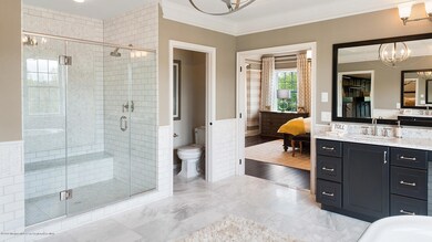 The-Henley--Master Bath