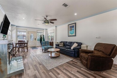 Family/Living room pic 3