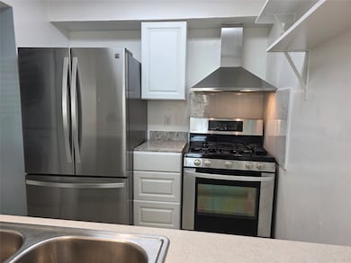 1016 E Tri Oaks Ln unit 86, Houston, TX 77043 - photo 6