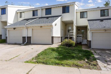 51 29th Avenue Dr SW unit 20, Cedar Rapids, IA 52404 - photo 2