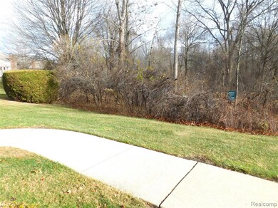 44872 Marigold Dr unit 338, Sterling Heights, MI 48314 - photo 4