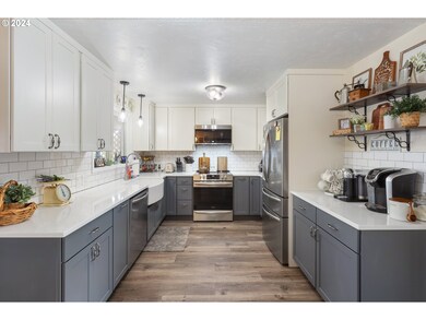 901 E 18th St, the Dalles, OR 97058 - photo 7