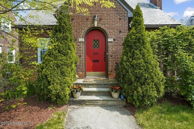 202 Sycamore St, Albany, NY 12209 - photo 2