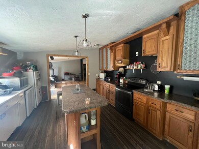 967 Winchester St, Paw Paw, WV 25434 - photo 7