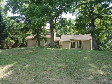 2311 Burnette Dr, Greensboro, NC 27406 - photo 2