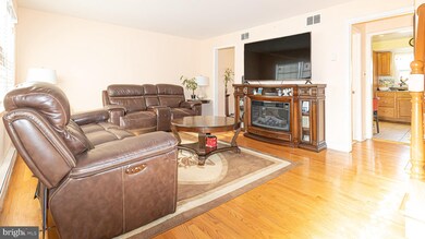 2912 E Side Dr, Alexandria, VA 22306 - photo 5