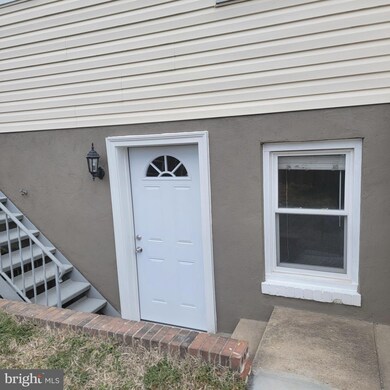 1740 N Culpeper St unit B, Arlington, VA 22207 - photo 2