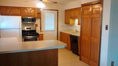 27 Helm Rd, Carpentersville, IL 60110 - photo 6