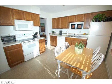 Kitchen - Sunny kitchen with smoothtop range, doub