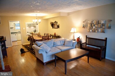 916 Stormont Cir, Halethorpe, MD 21227 - photo 3