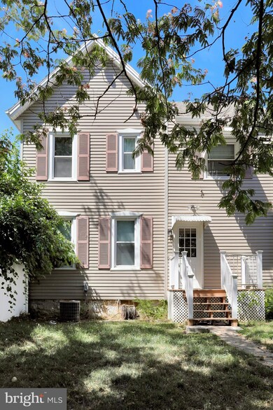 352 W Queen St, Chambersburg, PA 17201 - photo 5