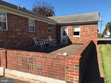 45 N 6th St, Womelsdorf, PA 19567 - photo 3