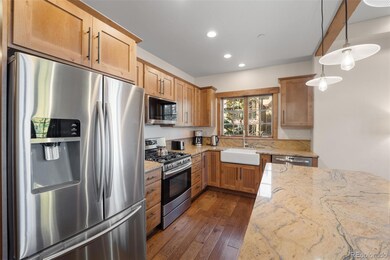 Kitchen with stainless steele appliances