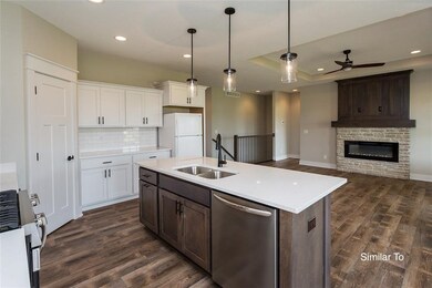 9917 Marnewood Dr, Johnston, IA 50131 - photo 4