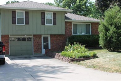 524 S Adams St, Raymore, MO 64083 - photo 2