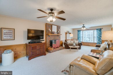 2465 Harpoon Dr, Stafford, VA 22554 - photo 2