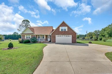 158 Skyland Dr, Statesville, NC 28625 - photo 4