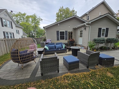 907 Ohio Ave, Saint Charles, IL 60174 - photo 2