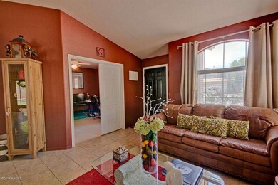Living Room/Den