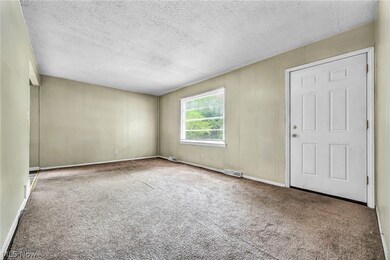 5596 Lafayette Ave, Maple Heights, OH 44137 - photo 4