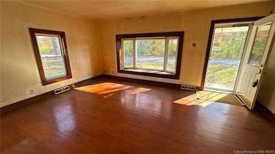 1076 S Indiana Ave, Sellersburg, IN 47172 - photo 3