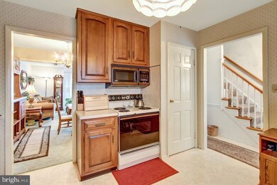 422 W Chocolate Ave, Hershey, PA 17033 - photo 5