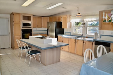 8476 Imperial Cir, Palmetto, FL 34221 - photo 4