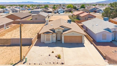 Birds eye view of property featuring a residential