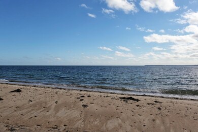 332 Surf Dr, Falmouth, MA 02540 - photo 2