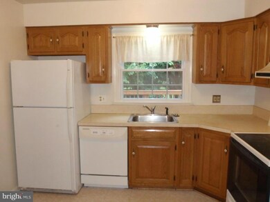 903 Farley Ct SE, Vienna, VA 22180 - photo 4