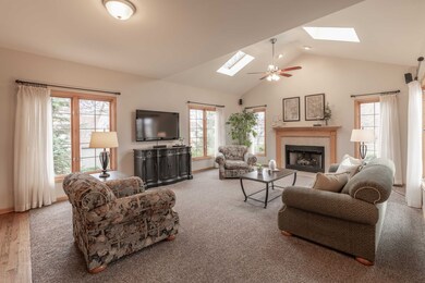 346 Prairieview Dr unit 6, Oswego, IL 60543 - photo 2