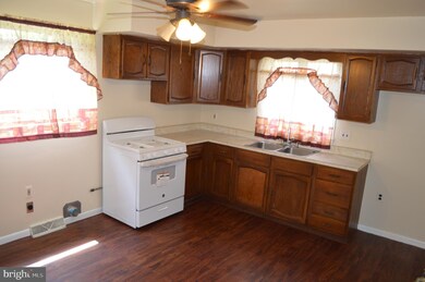 135 9th St, Upland, PA 19015 - photo 2