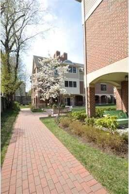 76 Green St unit 3, Brookline, MA 02446 - photo 2