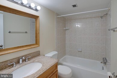 Treebrooke unit 107, Oakton, VA 22124 - photo 6