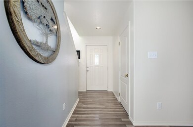 8715 Kaeling Meadow Ct, Houston, TX 77075 - photo 4