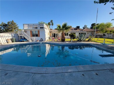 Party deck on the poolside casita.