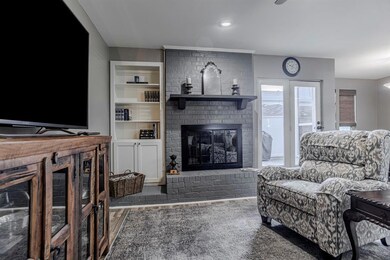 305 Oak Shadow Cir, Bedford, TX 76021 - photo 6