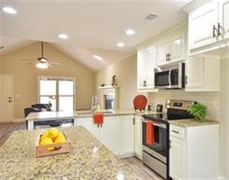 Beautiful OPEN kitchen!!
