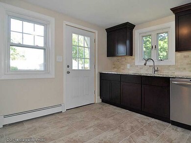 75 Ashburne St, Pawtucket, RI 02861 - photo 7