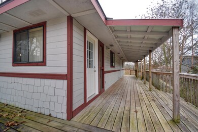 1636 W Dewberry-9