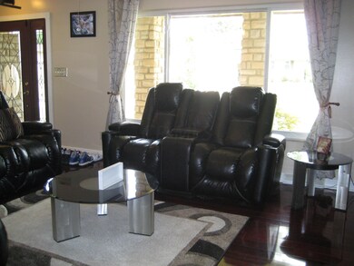 5617 Sandalwood Blvd, Columbus, OH 43229 - photo 2