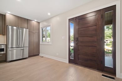 956 S Cedar Ave, Elmhurst, IL 60126 - photo 2