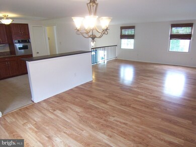 12845 Point Pleasant Dr, Fairfax, VA 22033 - photo 5