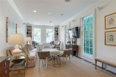 Light-filled Living Space Floor to Ceiling Windows